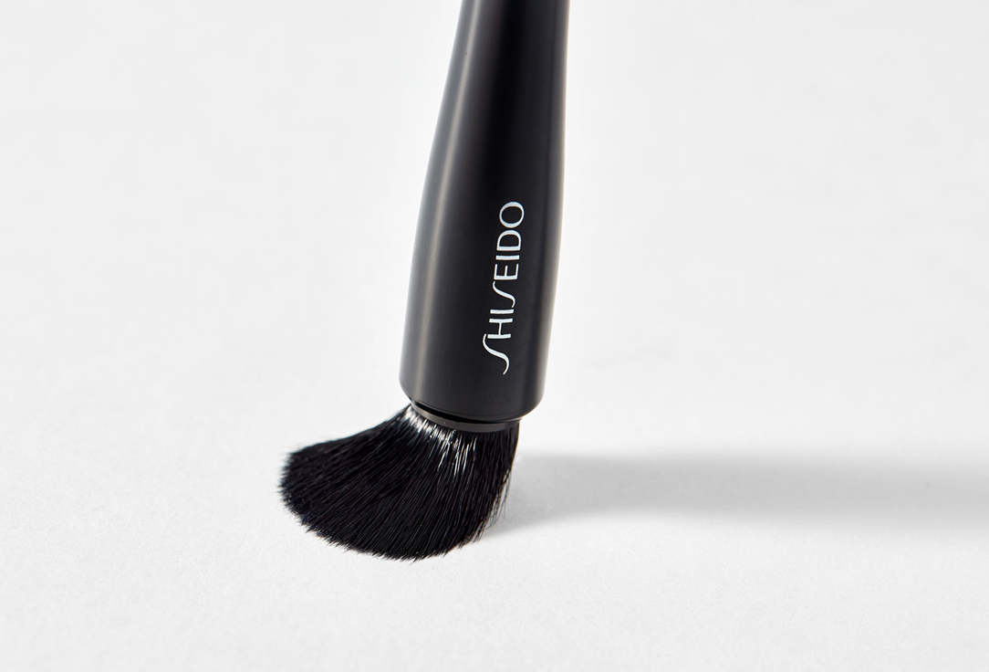 Shiseido Universal eyeshadow brush Naname fude 1 pcs Shiseido Universal eyeshadow brush Naname fude