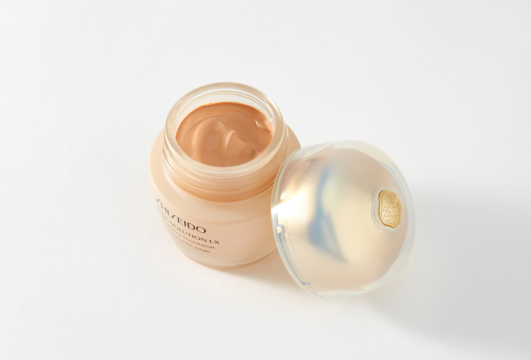 Shiseido Foundation with a radiant effect Future solution lx 3, Rose 30 ml Shiseido Foundation with a radiant effect Future solution lx