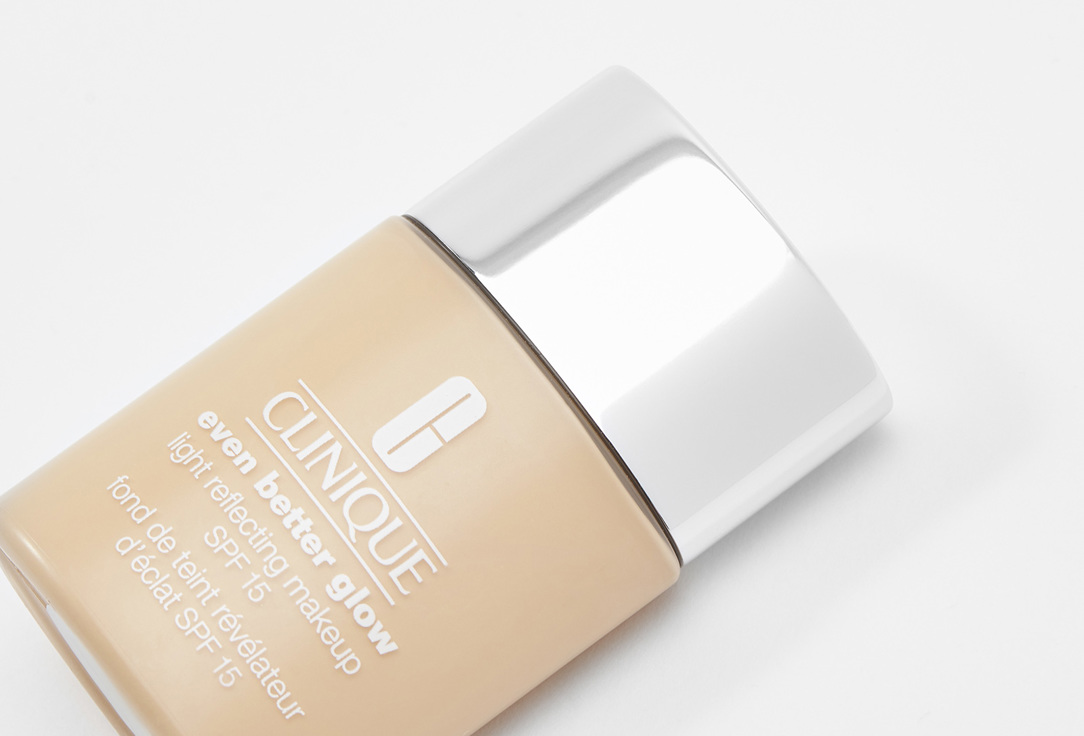 Clinique Lightweight Illuminating Fondation SPF15 Even Better Glow 10, Alabaster 30 ml Clinique Lightweight Illuminating Fondation SPF15 Even Better Glow