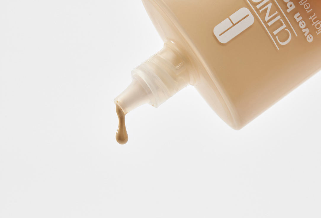 Clinique Lightweight Illuminating Fondation SPF15 Even Better Glow 10, Alabaster 30 ml Clinique Lightweight Illuminating Fondation SPF15 Even Better Glow
