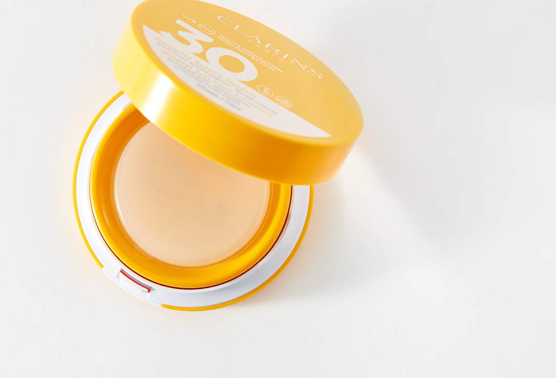 كلارنس سائل واقي من الشمس للوجه بلون خفيف SPF 30 كومباكت سولير مينيرال فيساج