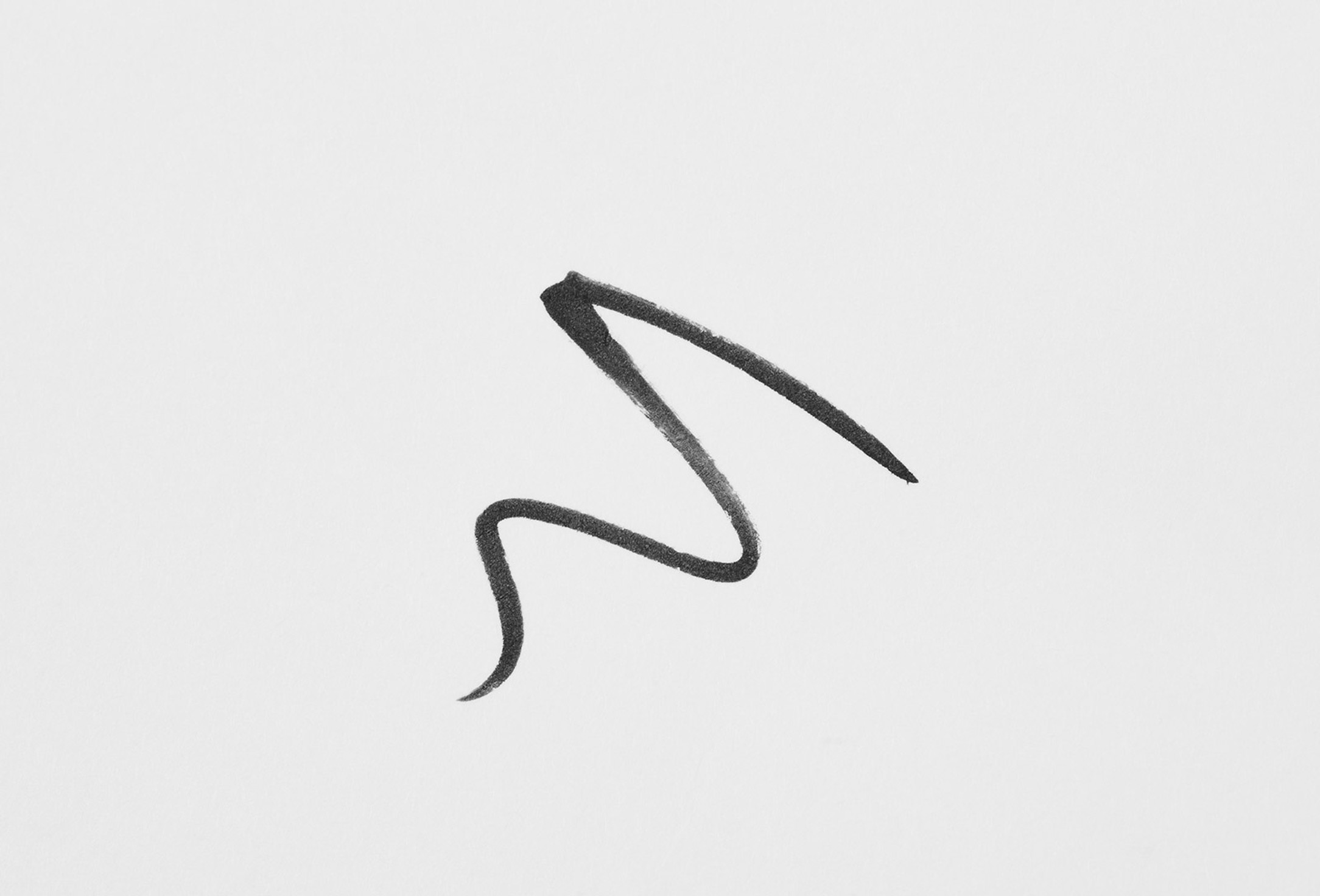 Kylie Cosmetics Liquid eyeliner pen with precise matte finish Kyliner