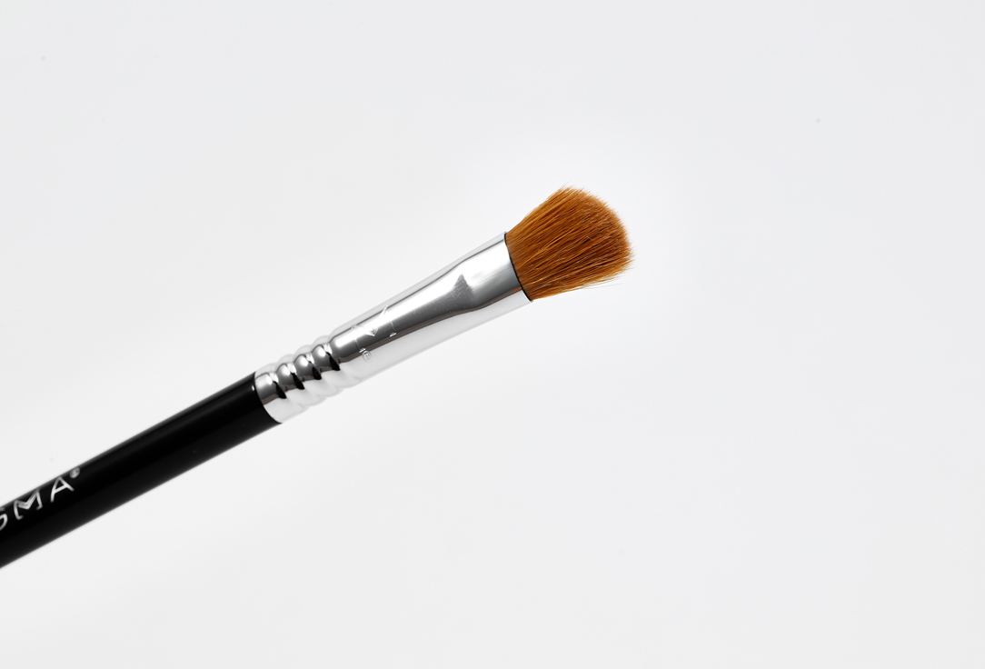 SIGMA BEAUTY MEDIUM ANGLED SHADING BRUSH E70 1 pcs SIGMA BEAUTY MEDIUM ANGLED SHADING BRUSH E70