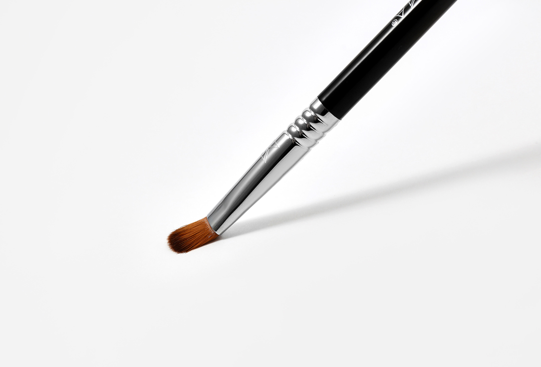 SIGMA BEAUTY MEDIUM SWEEPER BRUSH E54 1 pcs SIGMA BEAUTY MEDIUM SWEEPER BRUSH E54