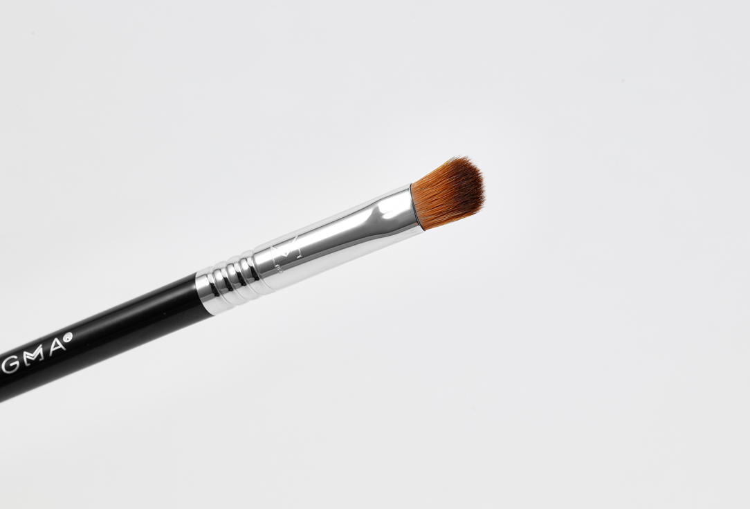 SIGMA BEAUTY MEDIUM SWEEPER BRUSH E54 1 pcs SIGMA BEAUTY MEDIUM SWEEPER BRUSH E54