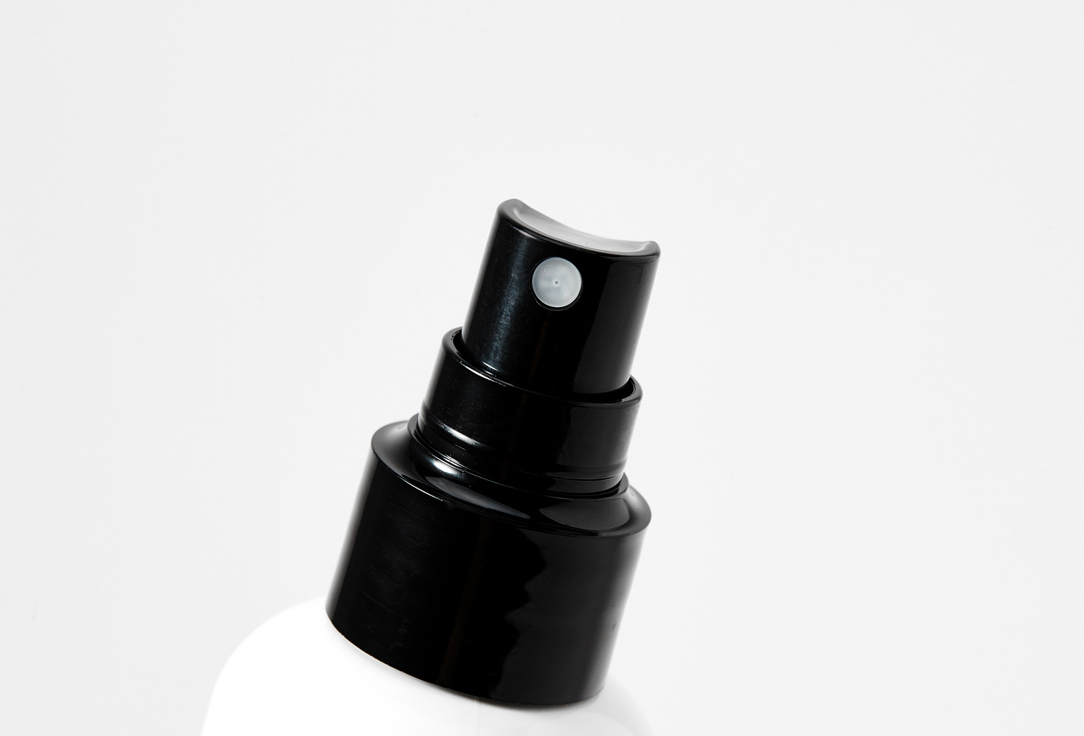 Revlon Professional Multi-benefit leave-in hair spray Uniq One
