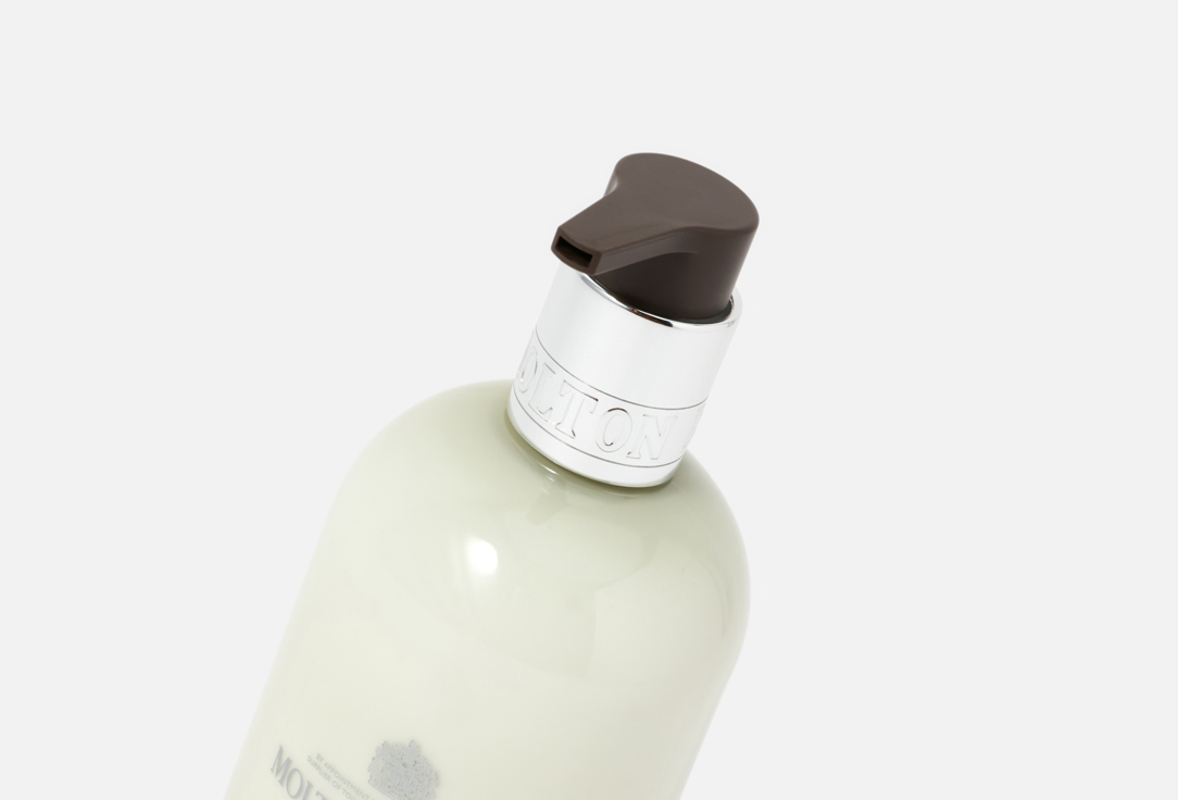 Molton Brown Body Lotion Coastal Cypress & Sea Fennel 300 ml Molton Brown Body Lotion Coastal Cypress & Sea Fennel