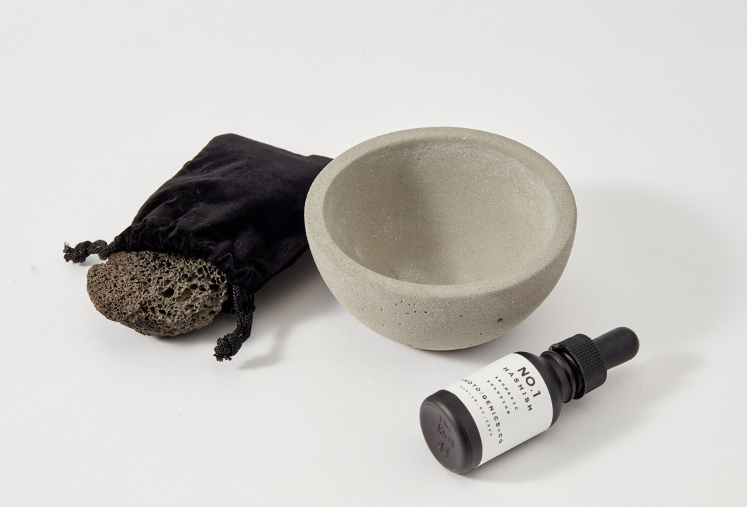 PHOTO-GENICS + CO Aromatic Set: Perfume, Bowl, Rocks No.1 Hashish Lava Rock Set 3 pcs PHOTO-GENICS + CO Aromatic Set: Perfume, Bowl, Rocks No.1 Hashish Lava Rock Set