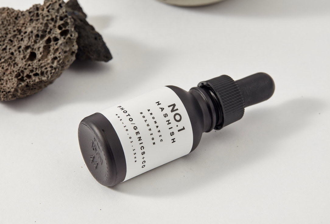 PHOTO-GENICS + CO Aromatic Set: Perfume, Bowl, Rocks No.1 Hashish Lava Rock Set 3 pcs PHOTO-GENICS + CO Aromatic Set: Perfume, Bowl, Rocks No.1 Hashish Lava Rock Set