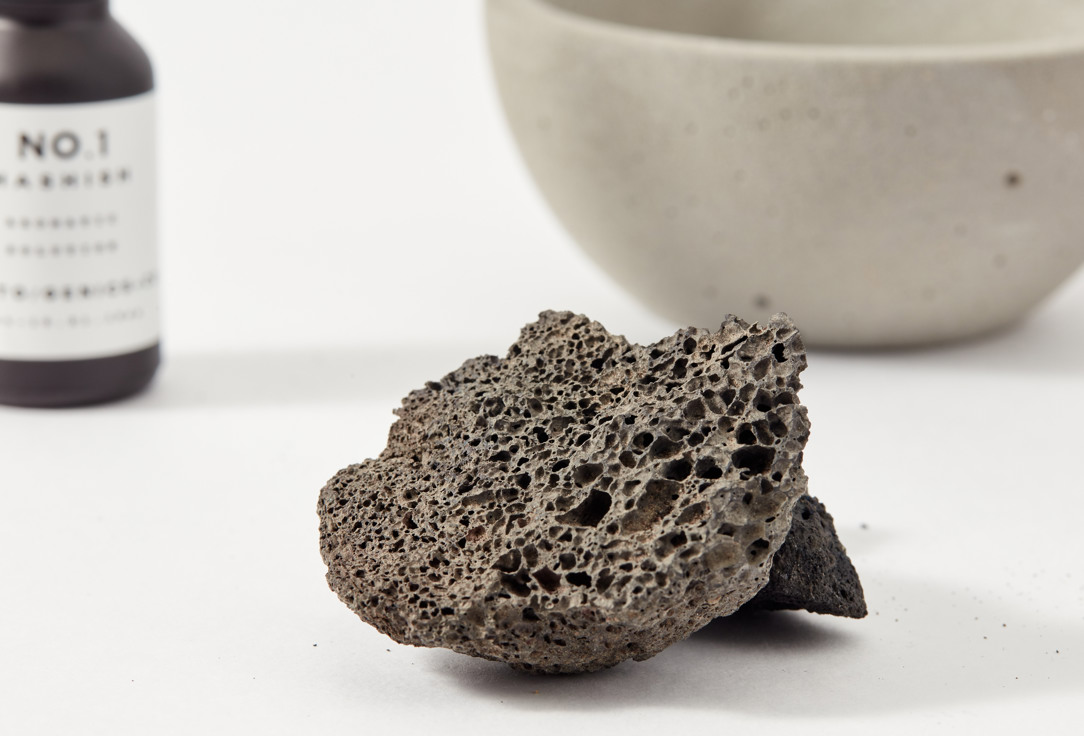 PHOTO-GENICS + CO Aromatic Set: Perfume, Bowl, Rocks No.1 Hashish Lava Rock Set 3 pcs PHOTO-GENICS + CO Aromatic Set: Perfume, Bowl, Rocks No.1 Hashish Lava Rock Set