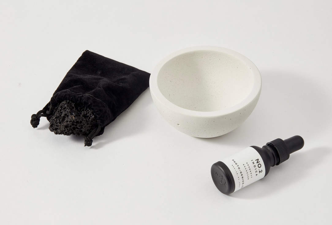 PHOTO-GENICS + CO Aromatic Set: Perfume, Bowl, Rocks No.2 Indica Lava Rock Set 3 pcs PHOTO-GENICS + CO Aromatic Set: Perfume, Bowl, Rocks No.2 Indica Lava Rock Set