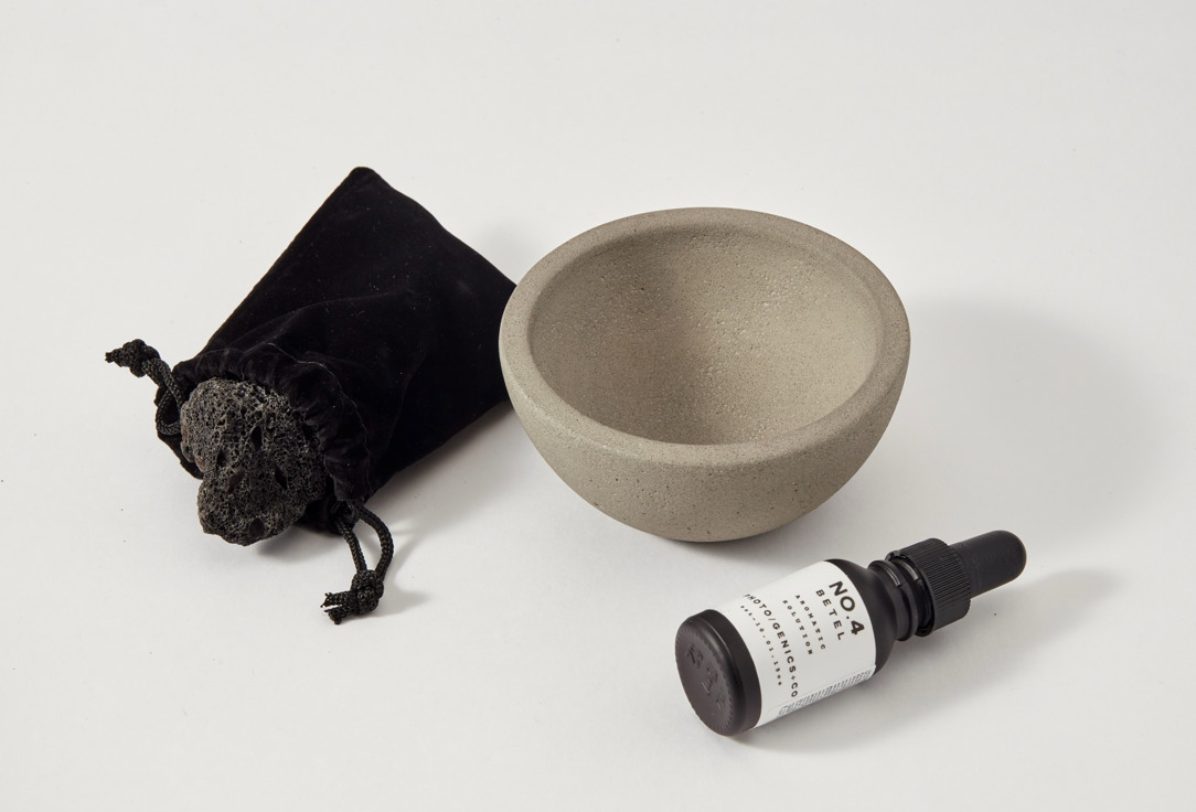 PHOTO-GENICS + CO Aromatic Set: Perfume, Bowl, Rocks No.4 Betel Lava Rock Set 3 pcs PHOTO-GENICS + CO Aromatic Set: Perfume, Bowl, Rocks No.4 Betel Lava Rock Set
