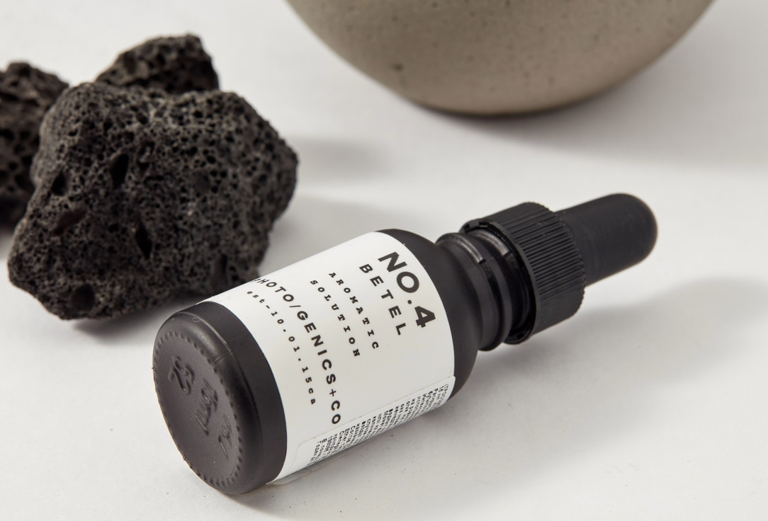 PHOTO-GENICS + CO Aromatic Set: Perfume, Bowl, Rocks No.4 Betel Lava Rock Set 3 pcs PHOTO-GENICS + CO Aromatic Set: Perfume, Bowl, Rocks No.4 Betel Lava Rock Set