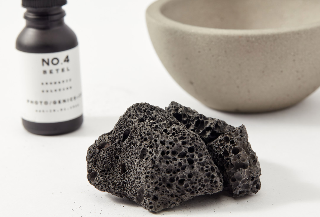 PHOTO-GENICS + CO Aromatic Set: Perfume, Bowl, Rocks No.4 Betel Lava Rock Set 3 pcs PHOTO-GENICS + CO Aromatic Set: Perfume, Bowl, Rocks No.4 Betel Lava Rock Set