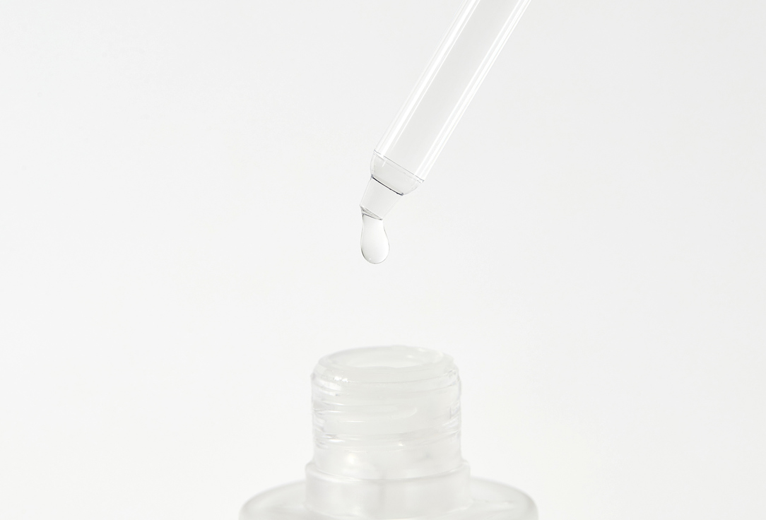 Real Barrier Soothing Face Ampoule with hyaluronic acid that moisturizes skin Aqua