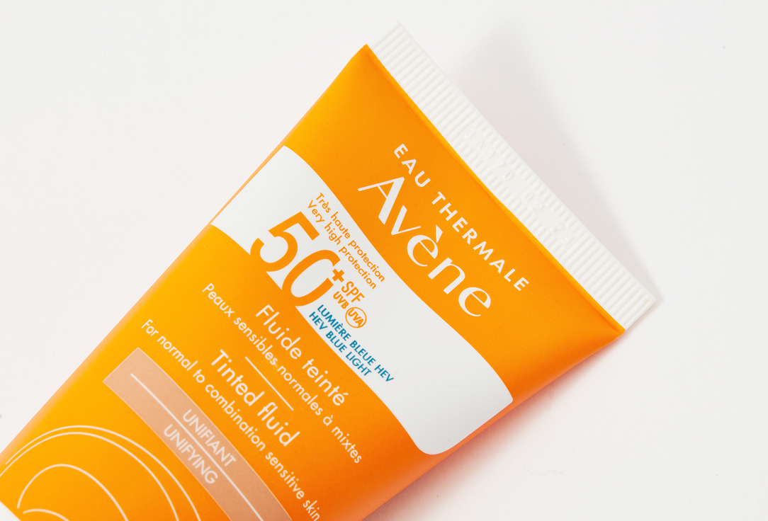 EAU THERMALE AVENE Light Sunscreen Fluid SPF50+ Tinted Fluid Ultra-light 50 ml EAU THERMALE AVENE Light Sunscreen Fluid SPF50+ Tinted Fluid