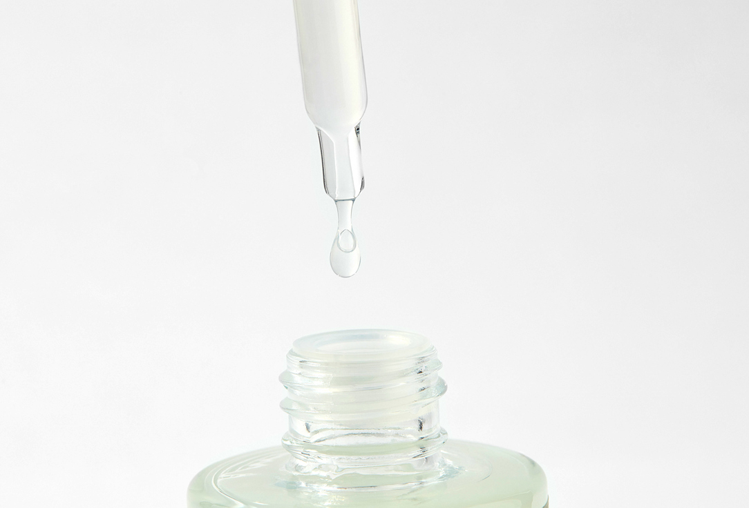 OKOLO Quick exfoliator for renewed glow Glow Revealer Essence