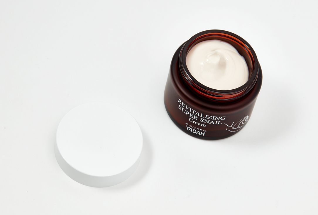 Yadah Восстанавливающий крем для лица с муцином улитки Revitalizing Super Snail Cream 80 мл Yadah Восстанавливающий крем для лица с муцином улитки Revitalizing Super Snail Cream
