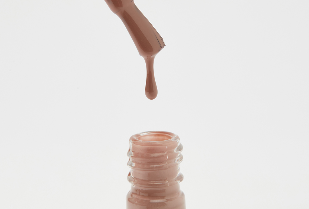 essence Glossy, fast-drying gel-effect nail polish Gel Nail Colour 37, Always on taupe 8 ml essence Glossy, fast-drying gel-effect nail polish Gel Nail Colour