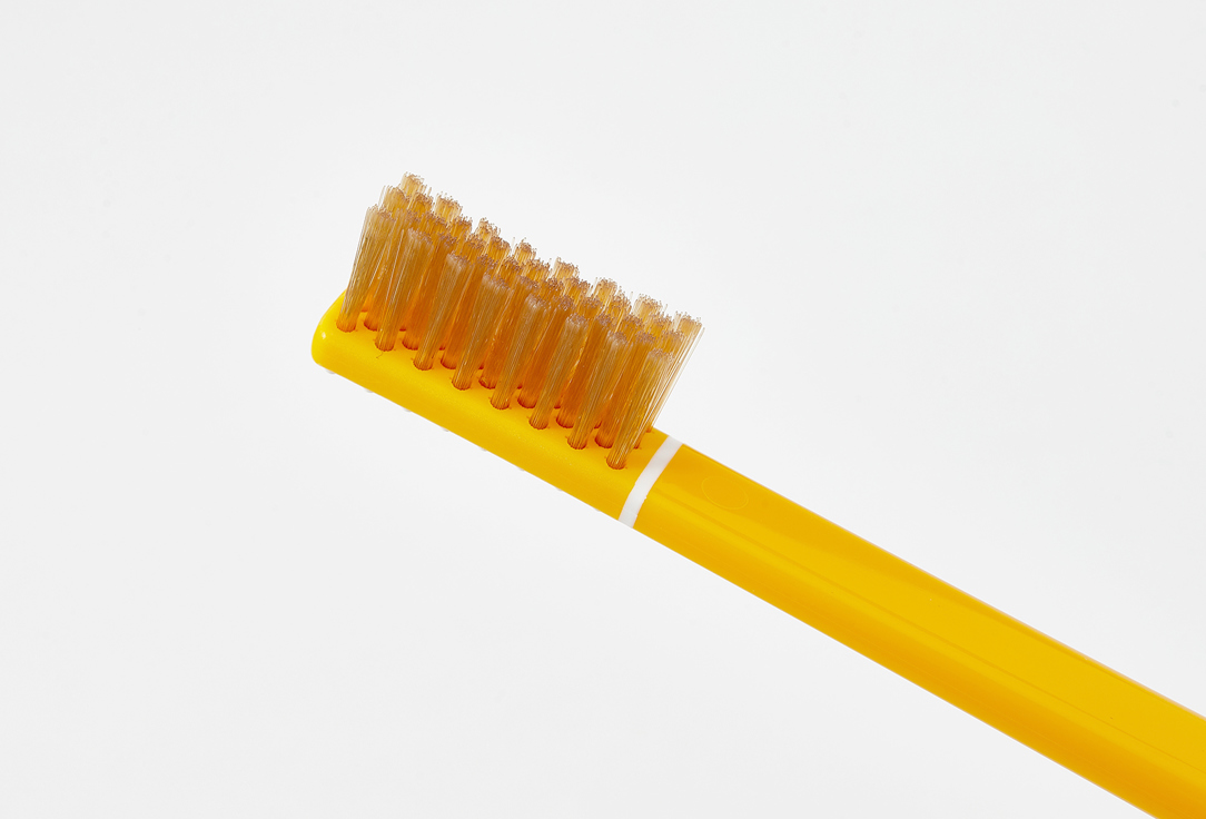 PIUMA Medium toothbrush VITAMIN C