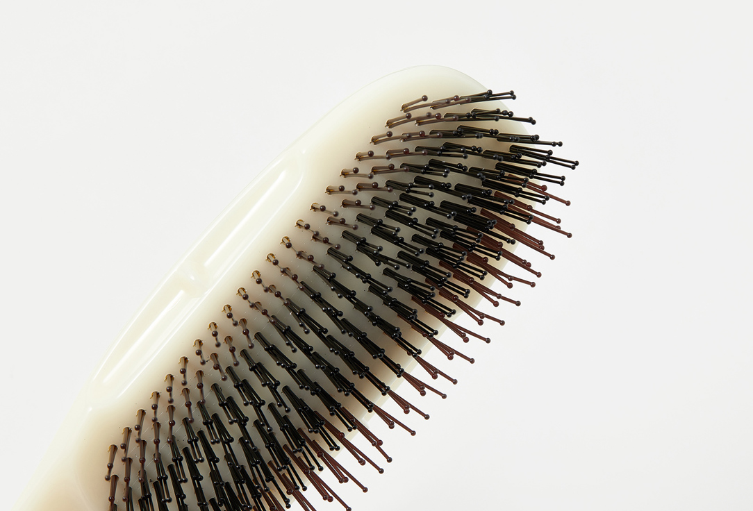 S-Heart-S Scalp Brush 572 Action