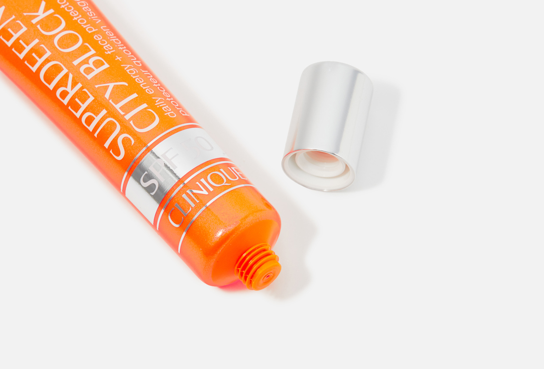 Clinique Lightweight Sunscreen SPF50 Superdefense City Block