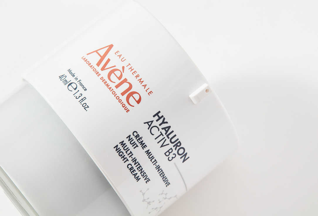 EAU THERMALE AVENE Intensive regenerating night cream HYALURON ACTIV B3 40 ml EAU THERMALE AVENE Intensive regenerating night cream HYALURON ACTIV B3