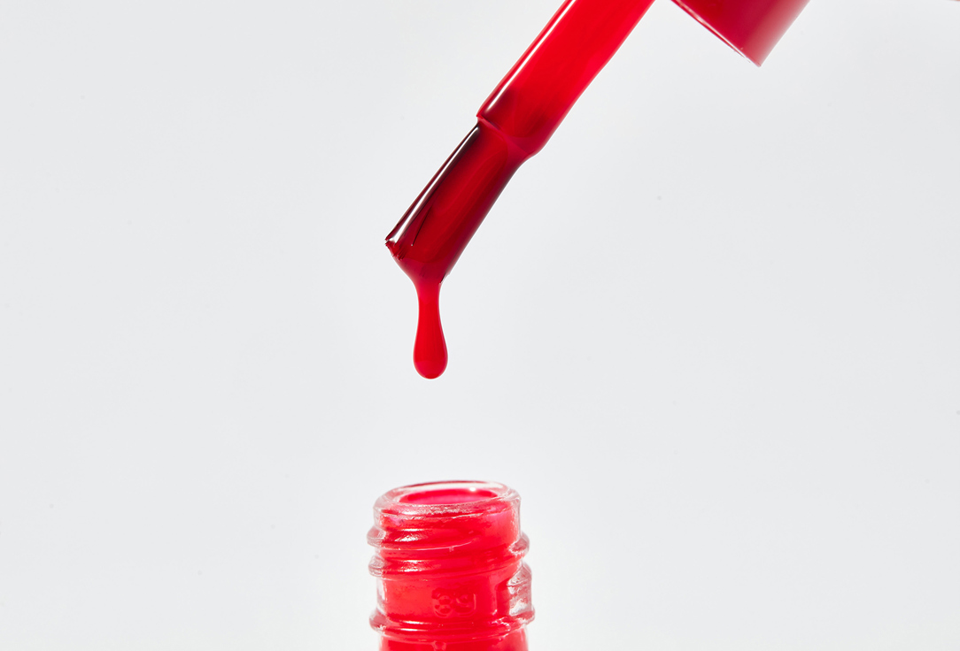essence Glossy, fast-drying gel-effect nail polish Gel Nail Colour 56, Red-y to go 8 ml essence Glossy, fast-drying gel-effect nail polish Gel Nail Colour