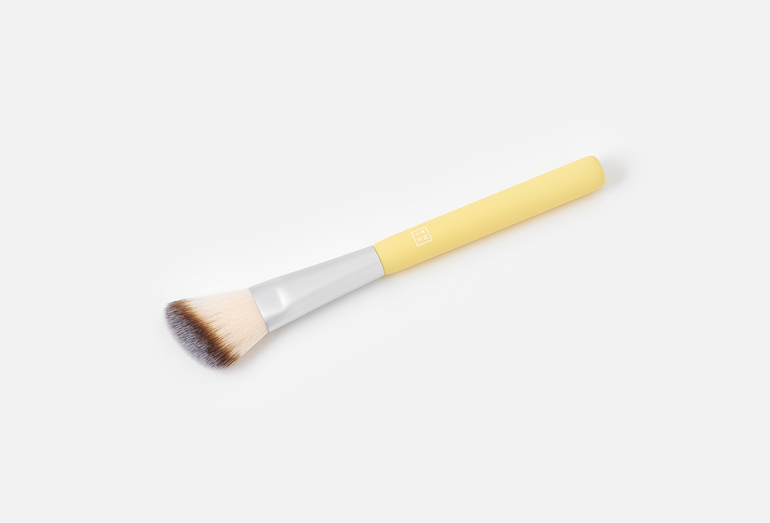 3INA Angle Blush Brush The Angle Blush Brush 1 pcs 3INA Angle Blush Brush The Angle Blush Brush