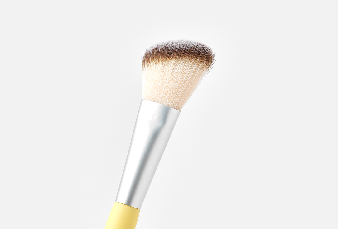 3INA Angle Blush Brush The Angle Blush Brush 1 pcs 3INA Angle Blush Brush The Angle Blush Brush