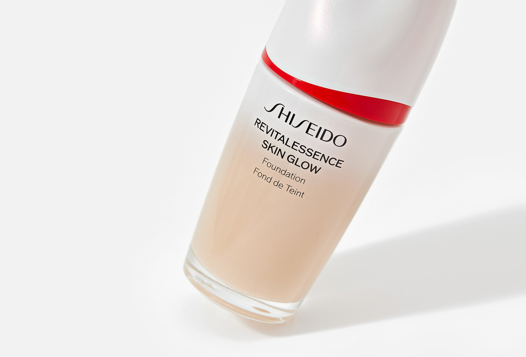 Shiseido Foundation Revitalessence Skin Glow 210, Birch 30 ml Shiseido Foundation Revitalessence Skin Glow