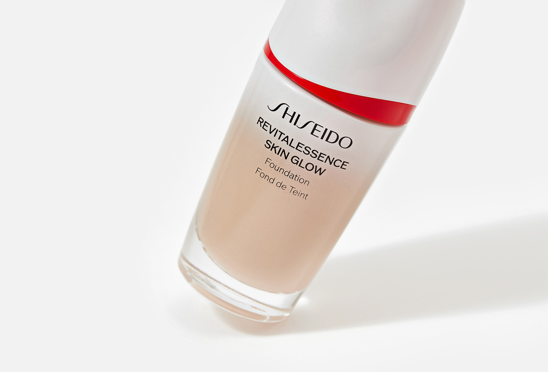 Shiseido Foundation Revitalessence Skin Glow 220, Linen 30 ml Shiseido Foundation Revitalessence Skin Glow