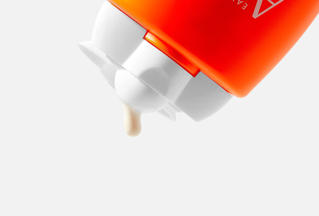 EAU THERMALE AVENE Sunscreen fluid for sensitive skin SPF 50+ ULTRA FLUID INVISIBLE