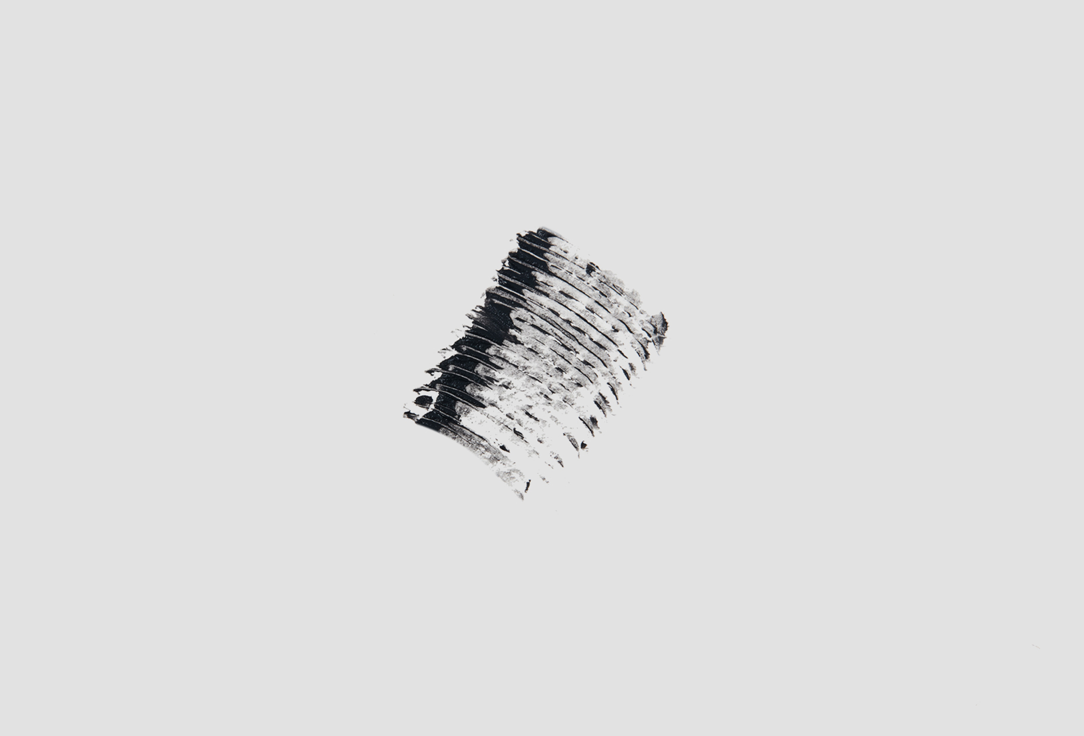 essence Dramatic false lash effect mascara call me Queen