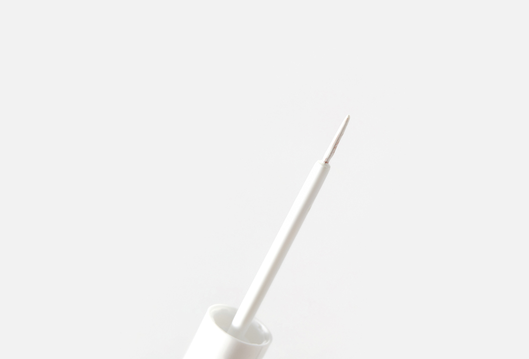 essence liquid eyeliner COLOUR it! 02, White 3 ml essence liquid eyeliner COLOUR it!