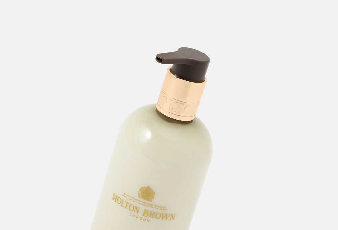 Molton Brown HAND LOTION MESMERISING OUDH ACCORD & GOLD 300 ml Molton Brown HAND LOTION MESMERISING OUDH ACCORD & GOLD