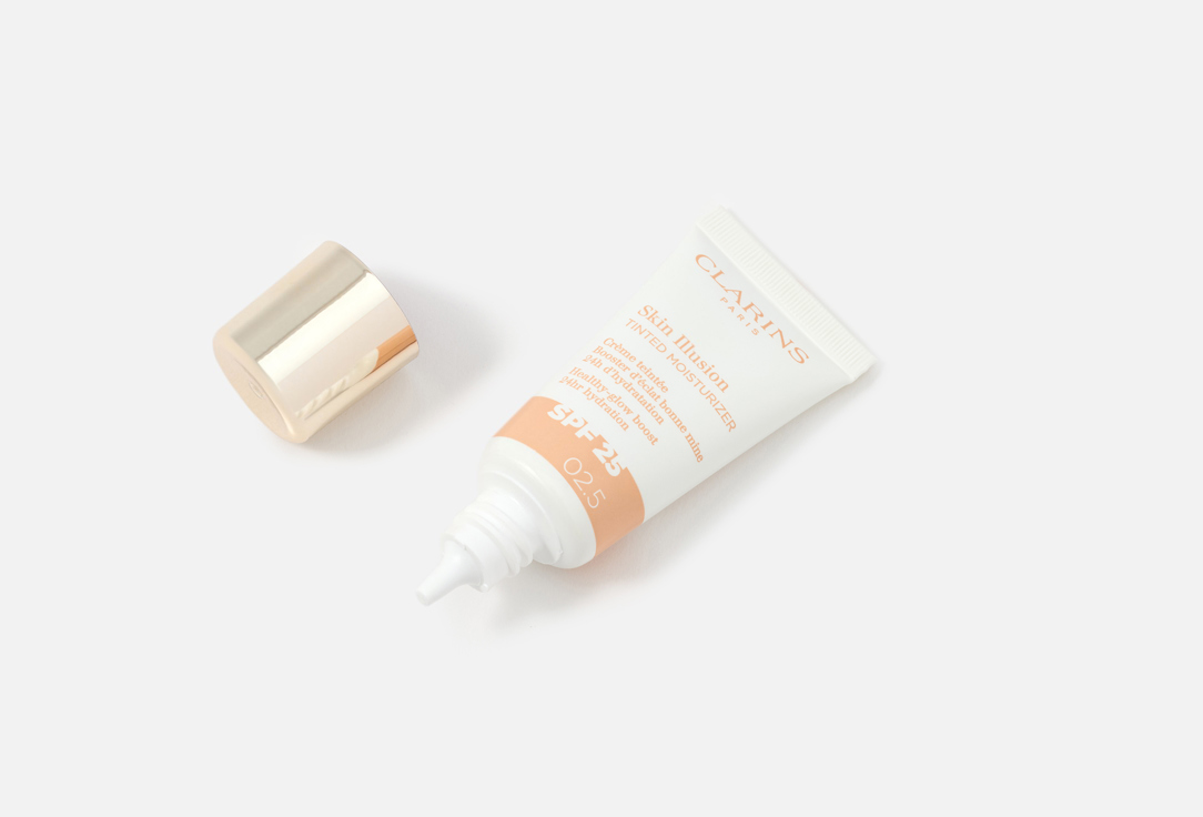 Clarins Illuminating Creamy Foundation SPF25 Skin Illusion Tinted Moisturizer