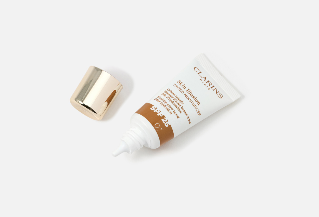 Clarins Illuminating Creamy Foundation SPF25 Skin Illusion Tinted Moisturizer