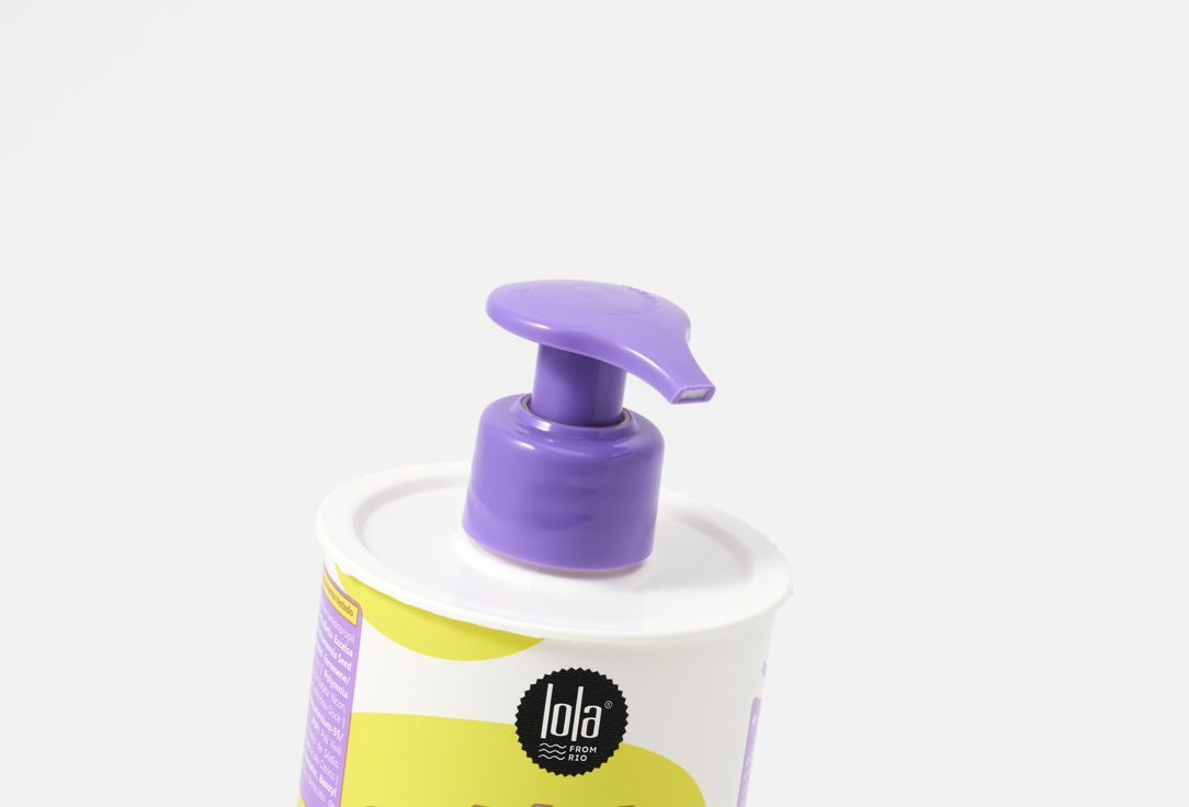 Lola from Rio Styling Cream for high-porosity Hair Plot Twist Nut Butter Curl Styling Cream