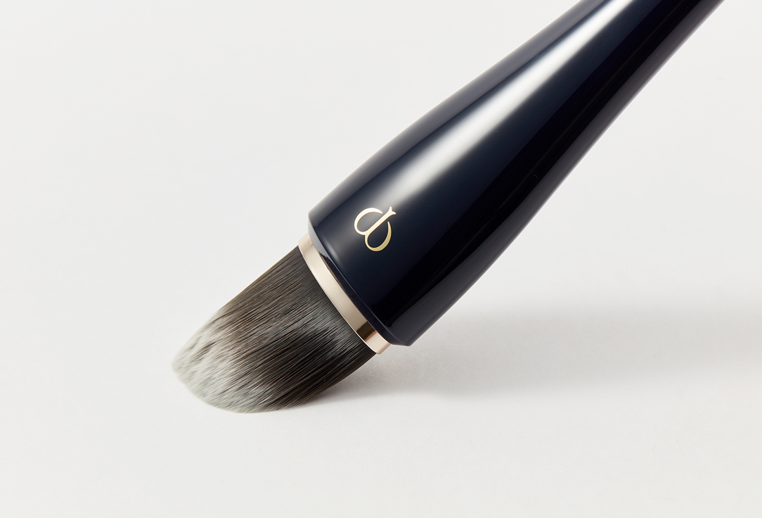 Clé de Peau Beauté Makeup brush Light coverage foundation brush 1 pcs Clé de Peau Beauté Makeup brush Light coverage foundation brush