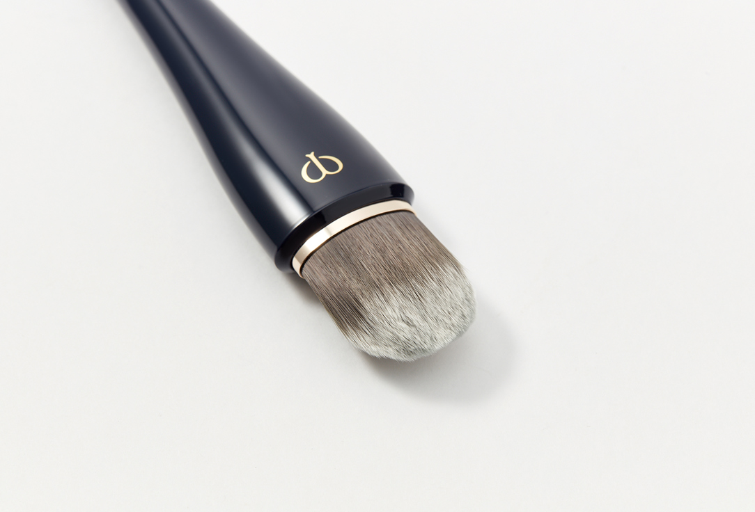 Clé de Peau Beauté Makeup brush Light coverage foundation brush 1 pcs Clé de Peau Beauté Makeup brush Light coverage foundation brush