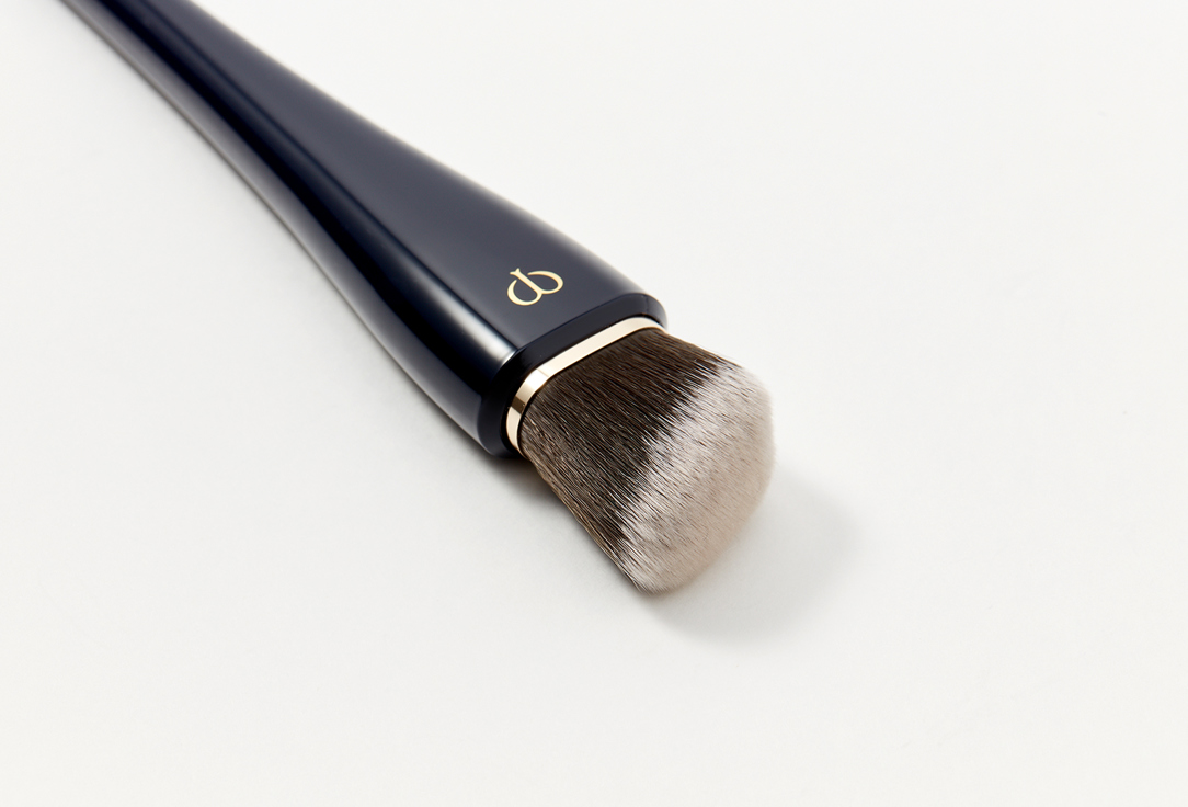 Clé de Peau Beauté Makeup brush High coverage foundation brush