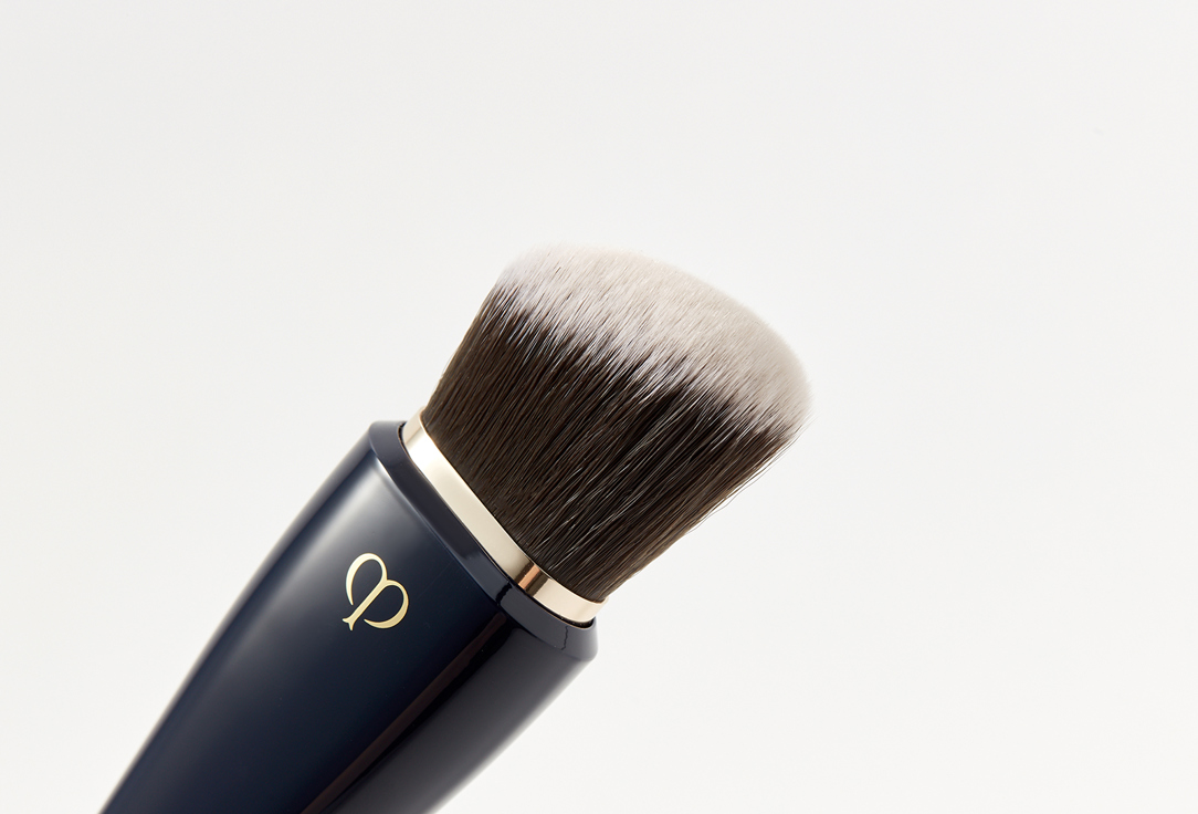 Clé de Peau Beauté Makeup brush High coverage foundation brush