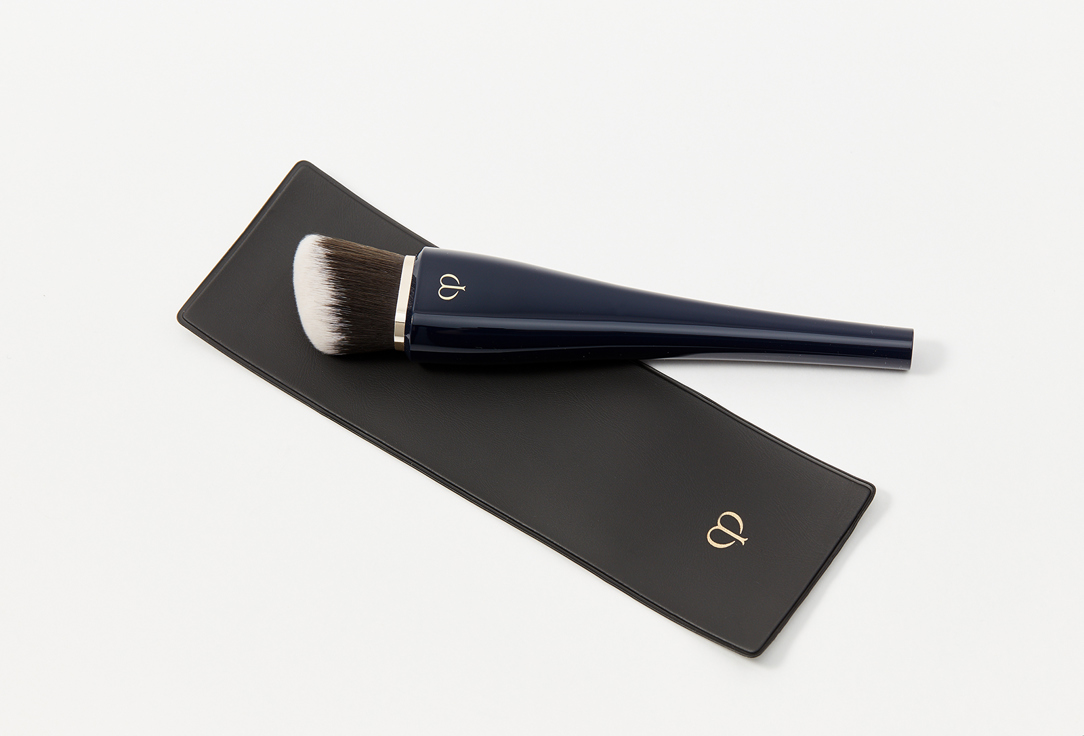 Clé de Peau Beauté Makeup brush High coverage foundation brush