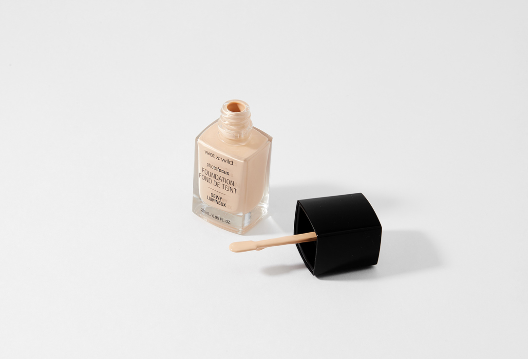 Wet n Wild brightening Foundation Photo Focus Dewy Soft Ivory 28 ml Wet n Wild brightening Foundation Photo Focus Dewy