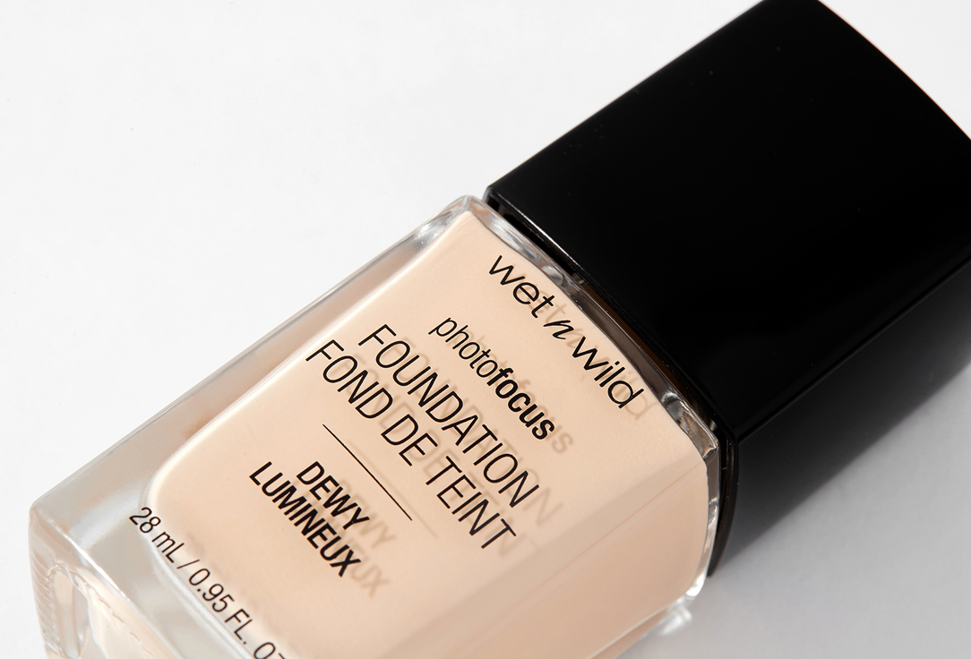 Wet n Wild brightening Foundation Photo Focus Dewy Soft Ivory 28 ml Wet n Wild brightening Foundation Photo Focus Dewy