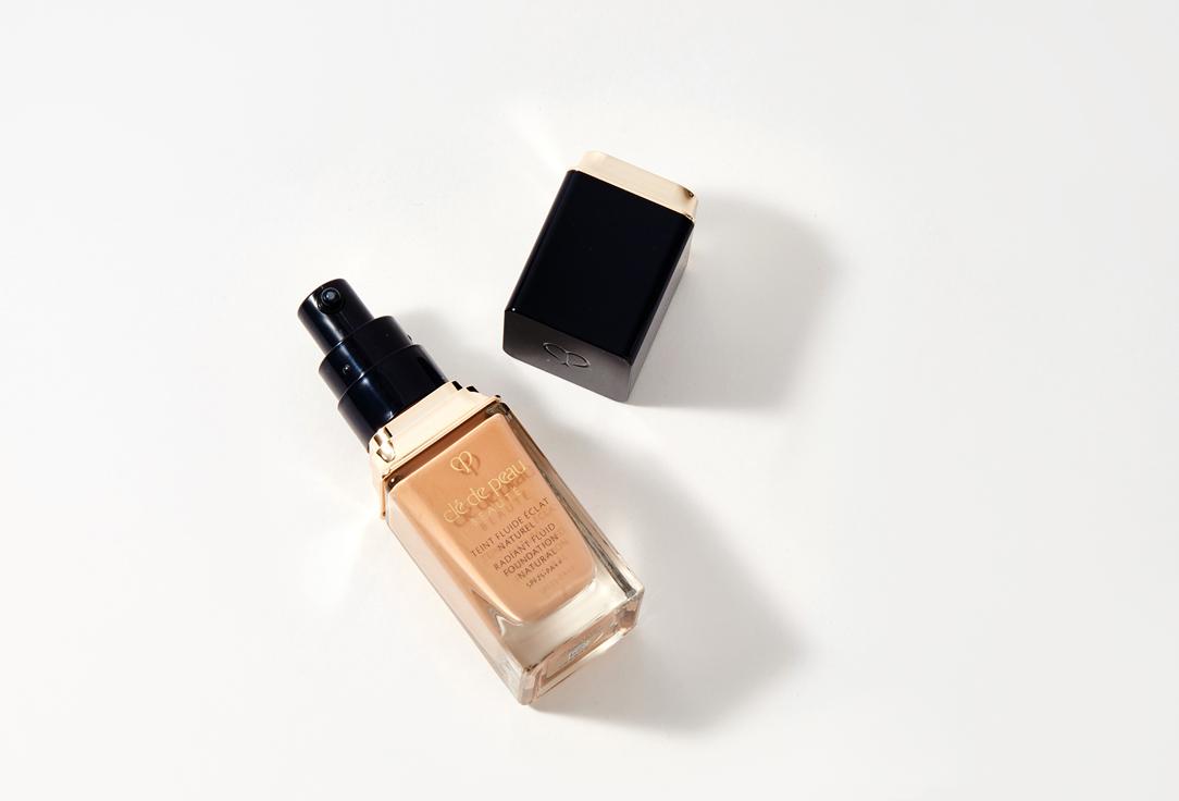 Clé de Peau Beauté Liquid foundation SPF 25 Radiant Fluid Foundation Natural O40, Light tan ocher 35 ml Clé de Peau Beauté Liquid foundation SPF 25 Radiant Fluid Foundation Natural