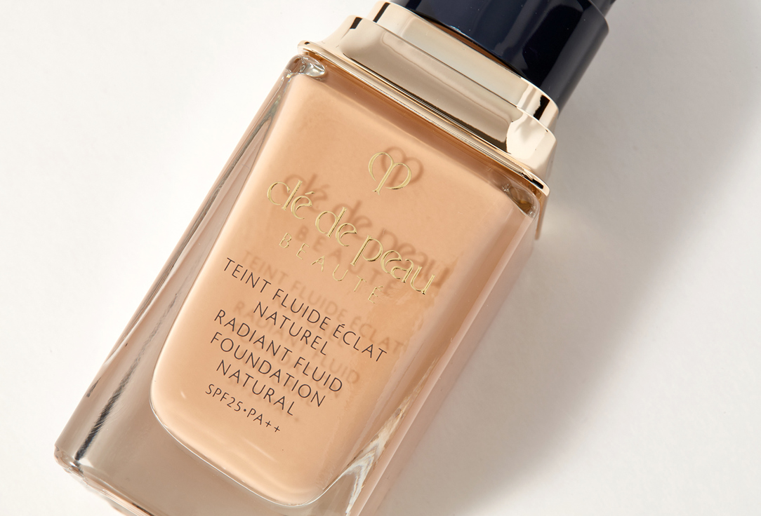 Clé de Peau Beauté Liquid foundation SPF 25 Radiant Fluid Foundation Natural O40, Light tan ocher 35 ml Clé de Peau Beauté Liquid foundation SPF 25 Radiant Fluid Foundation Natural