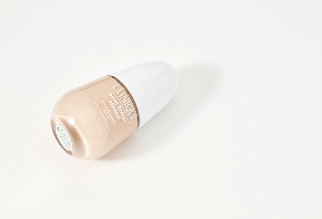 Clinique Moisturizing & Brightening Serum-Foundation SPF20 Even Better Clinical