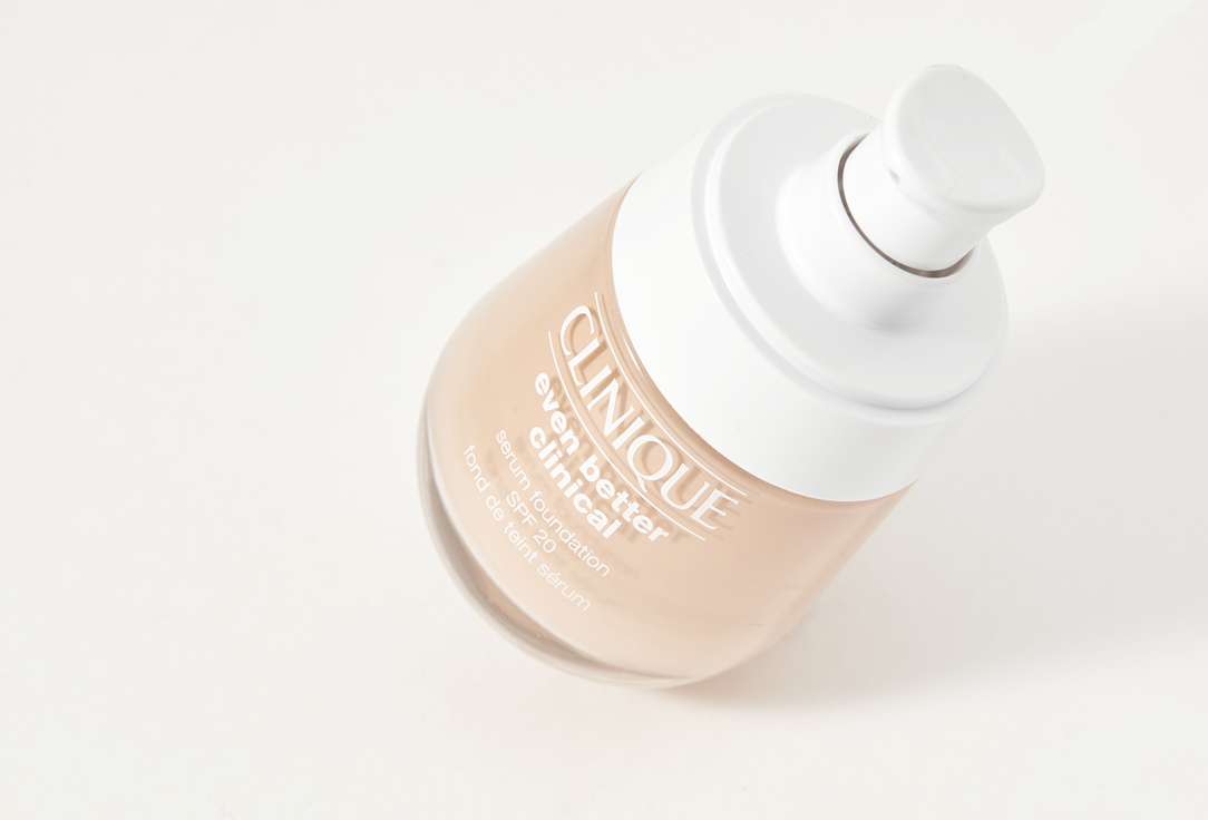 Clinique Moisturizing & Brightening Serum-Foundation SPF20 Even Better Clinical
